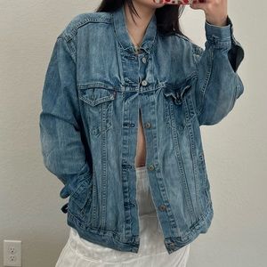 vintage levi medium wash denim jacket